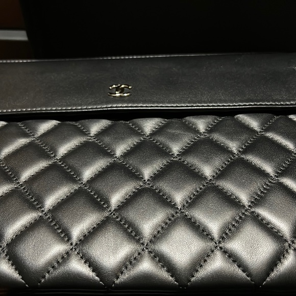 CHANEL O Case Medium Lambskin Leather Clutch Pouch - Limited Edition - Picture 6 of 17